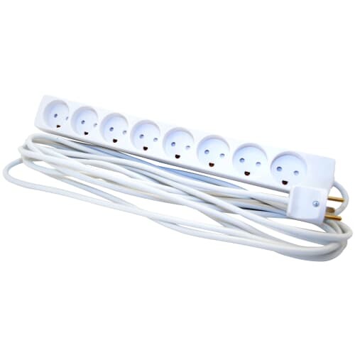 8-stiksdåse med 5 meter ledning